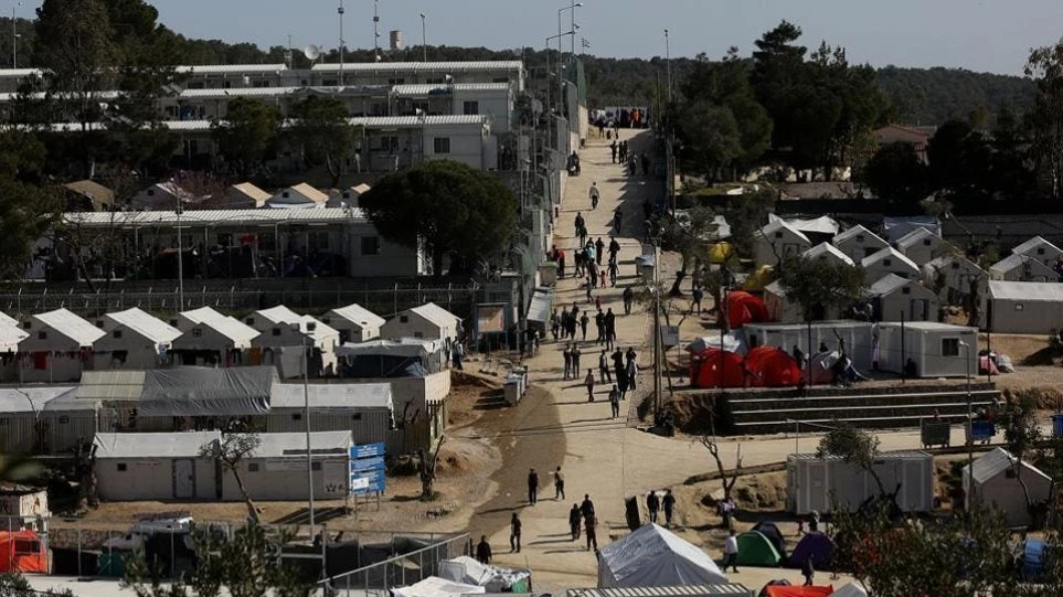 Σε διοικητικές κυρώσεις 100.000 ευρώ στο υπουργείο Μεταναστευτικής Πολιτικής προχώρησε η Περιφέρεια βορείου Αιγαίου